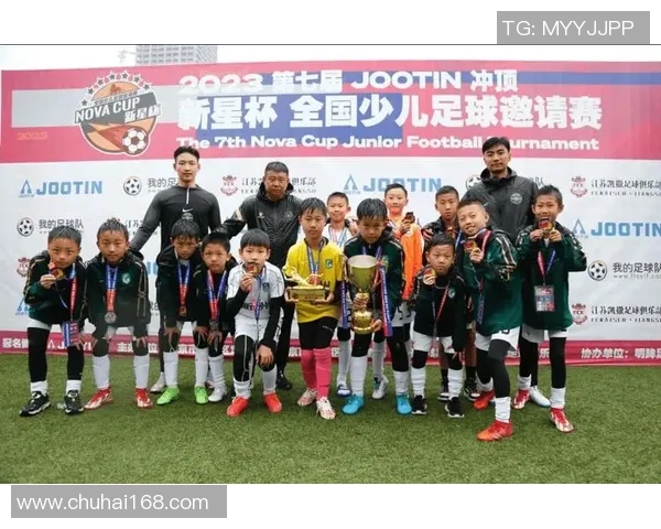 邓宇足球：探索中国足球新星的成长之路与未来发展潜力